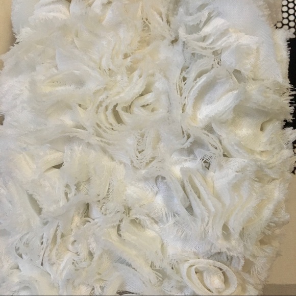 Cream Vest with Tulle Rosettes - Picture 3 of 4